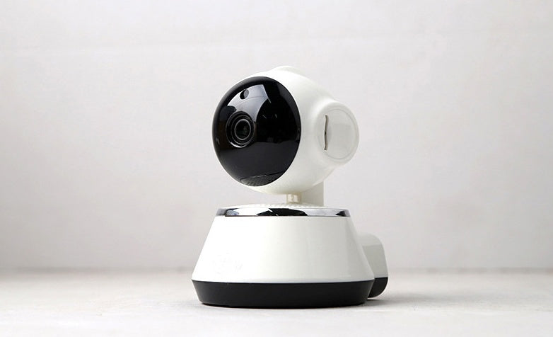 Telecamera di sicurezza interna con obiettivo nero e base bianca, ideale per videosorveglianza domestica.