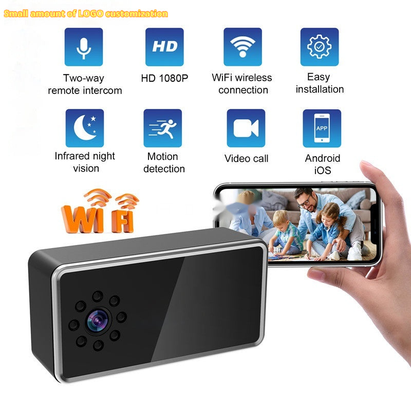 Mini telecamera WiFi accanto a uno smartphone che mostra la ripresa dal vivo, con le funzioni principali